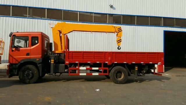 點擊查看詳細信息<br>標題：8噸隨車吊 閱讀次數(shù)：2750