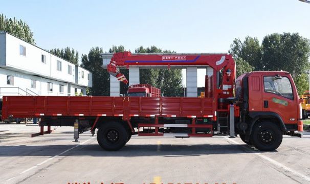 點擊查看詳細信息<br>標題：6.3噸東風160馬力隨車吊 閱讀次數：2217