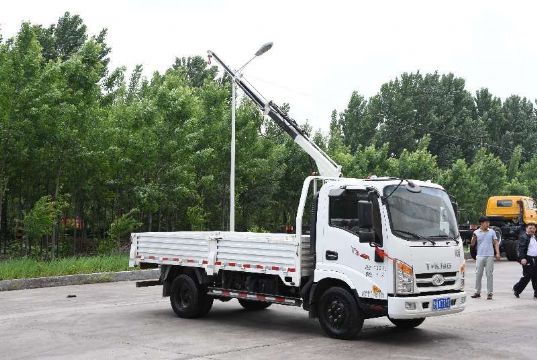 點(diǎn)擊查看詳細(xì)信息<br>標(biāo)題：1.2噸折臂吊 閱讀次數(shù)：2105