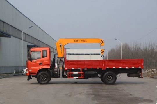 點(diǎn)擊查看詳細(xì)信息<br>標(biāo)題：6.3噸東風(fēng)180馬力隨車吊 閱讀次數(shù)：2126