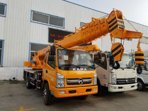 點擊查看詳細信息<br>標題：10噸凱馬汽車吊 閱讀次數(shù)：2472