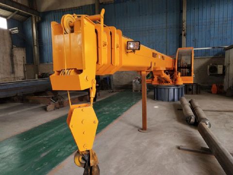 點(diǎn)擊查看詳細(xì)信息<br>標(biāo)題：12噸碼頭吊 閱讀次數(shù)：2653